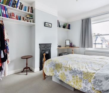 Hare Lane, Farncombe - 3 bedrooms Property for lettings - Seymours - Photo 4