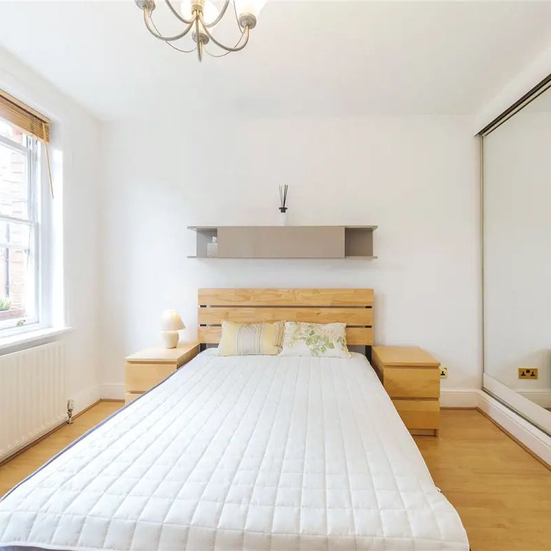 1 bedroom flat in London - Photo 1