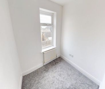 3 bedroom end of terrace house to rent - Photo 1