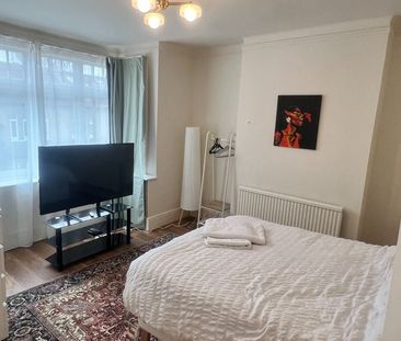 Room in a Shared Flat, Dinsdale Road, SE3 - Photo 1
