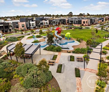 Stylish 2-Bedroom Living in The Fabric with park views - Photo 4