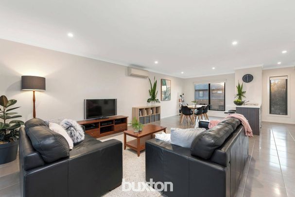 Taking carefree living to new heights! - Photo 1