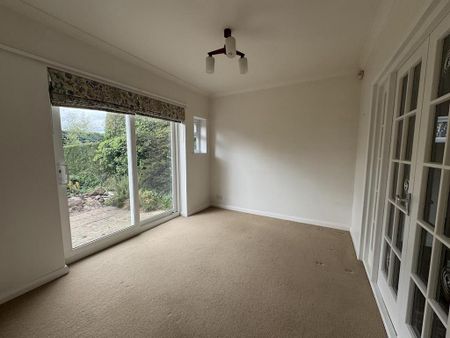 4 bedroom detached house to rent - Photo 2