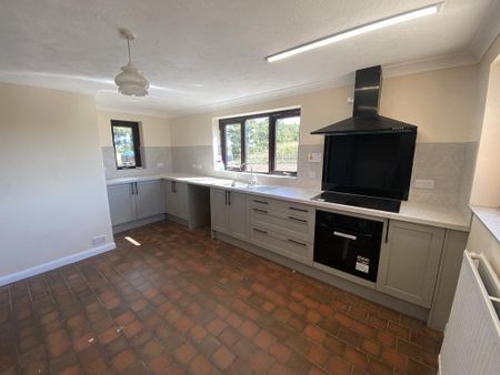 4 bedroom detached house to rent - Photo 5