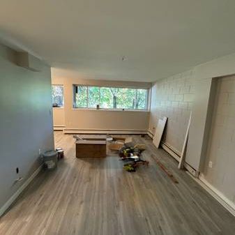 105 - 1007 BOWEN ROAD - Photo 3