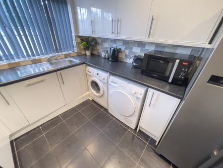 6 bedroom terraced house to rent - Photo 3