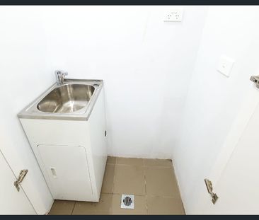 Modern 2 Bedroom apartment with security parking - Photo 6