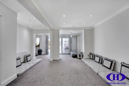 5 bedroom semi-detached house to rent - Photo 3