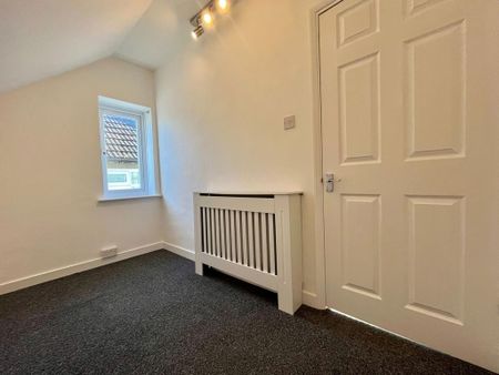 3 bedroom semi-detached house to rent - Photo 2