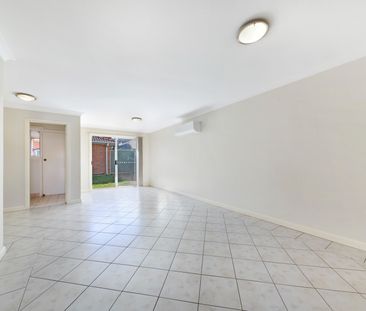 Modern Two Bedroom Well Maintained Villa with Air Conditioning! - Photo 1