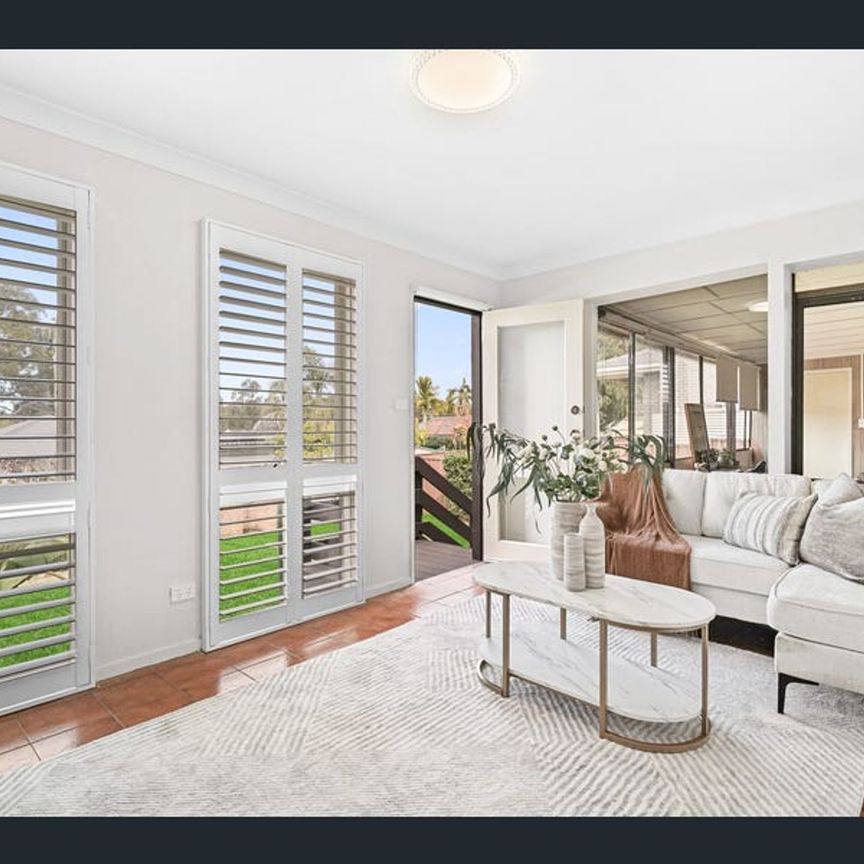 Modern Family Home Opposite Park - Prime Toongabbie Heights Location!! - Photo 1