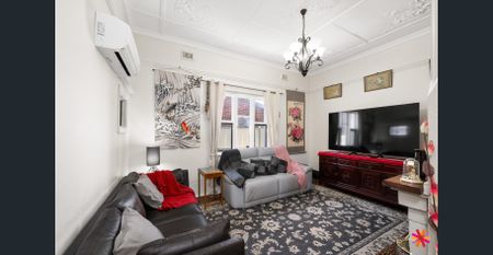 STUNNING CHARACTER HOME - Photo 2