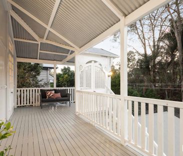 Stylish Updated Spacious Queenslander with Pool! - Photo 3