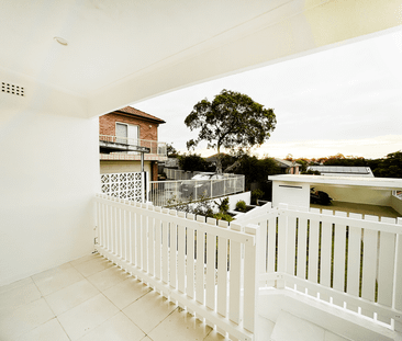 FAMILY HOME WITH SPACIOUS BACKYARD - Photo 6