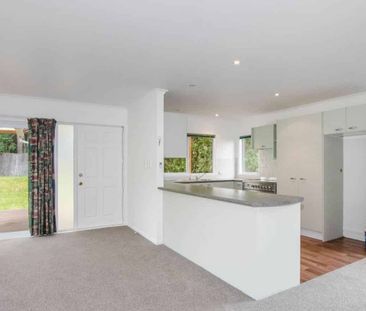 Fully Fenced and Spacious Family Home! - Photo 3