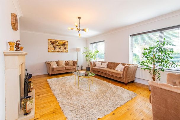5 bed House - Detached To Let - Photo 1