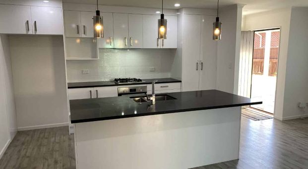 FULLY RENOVATED, 4 BEDROOM HOME IN MANUREWA - Photo 1
