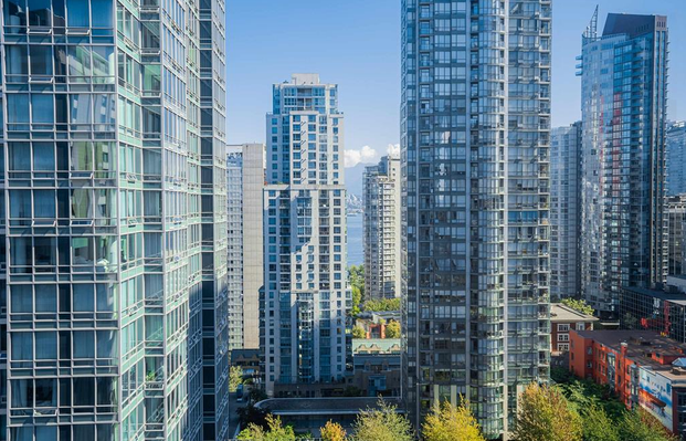 Stunning 2 Bed + Den Condo With Spectacular City Views. Two Parking Stalls - Photo 1