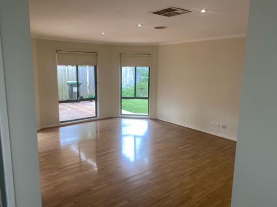 Comfortable Family Living! - Photo 1