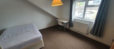 17 Moira Street, Adamsdown, Cardiff, CF24 0EQ - Photo 2