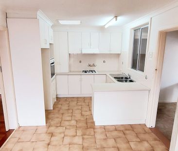3 Dumas Avenue, Avondale Heights VIC 3034 - Photo 3