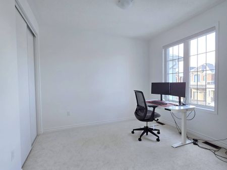 For Lease - 1405 Mockingbird Square, Pickering, Ontario - Photo 5