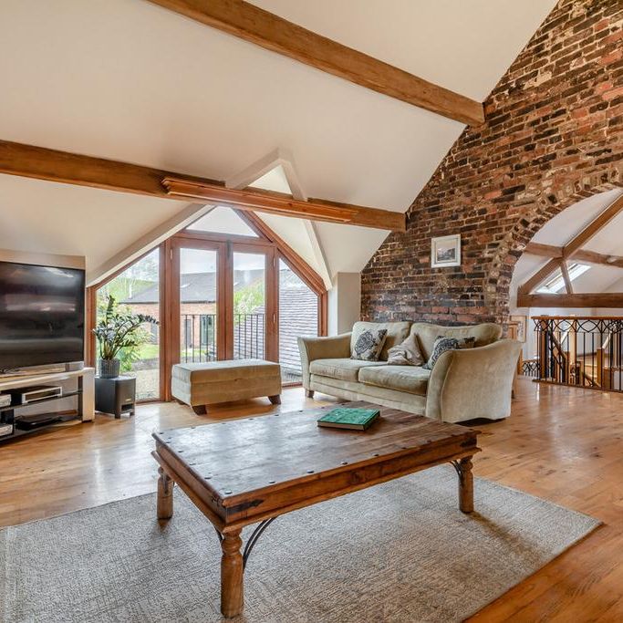 5 bedroom barn conversion to rent - Photo 1