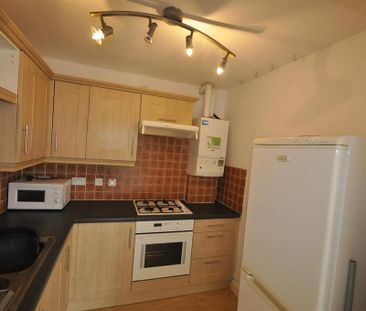 2 bedroom flat to rent - Photo 4