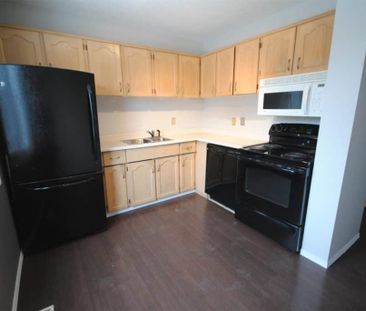 Edmonton Unfurnished townhouse Rental in Callingwood - Townhome in ... - Photo 5