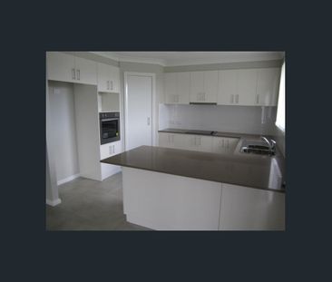 4 BEDROOM HOME LOCATED OXLEY VALE - Photo 3