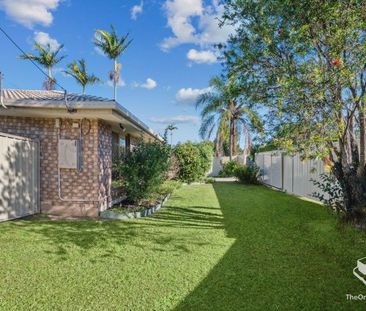 Family-Friendly Corner Block Home with Outdoor Entertaining Area â... - Photo 5