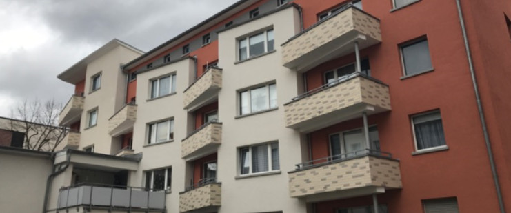 Erdgeschosswohnung mit Balkon in Hanau - Photo 1