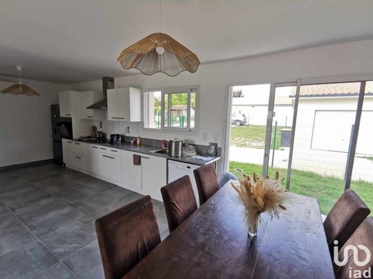 Maison 4 pièces de 88 m² à Savignac-de-l'Isle (33910) - Photo 1