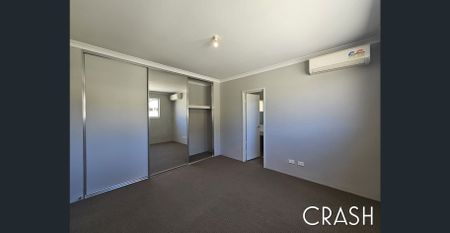 3x2 Villa, Aircon, Double Garage, Solar - Photo 2