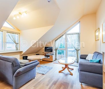 Große möblierte Dachgeschosswohnung mit Balkon in Hamburg-Langenhorn - Foto 1