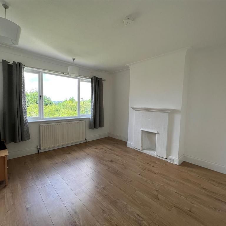 4 bedroom semi-detached house to rent - Photo 1