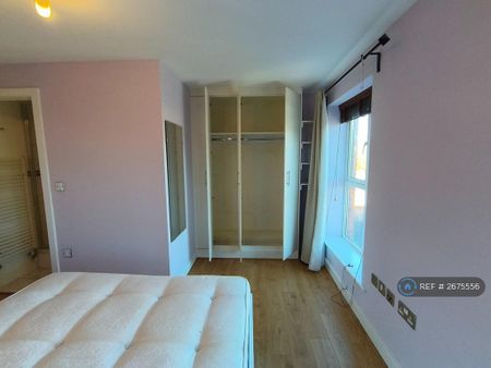 2 bedroom flat to rent - Photo 5
