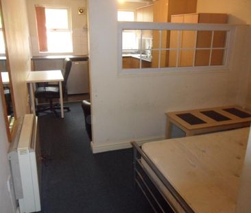 Studio to rent - Photo 2