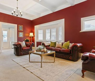 Stunning bungalow in central Epsom - Photo 2