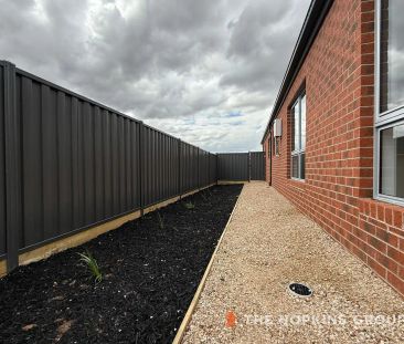 “Modern Family Living with Comfort and Convenience” - Photo 5