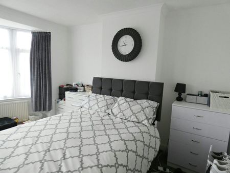 Semi-detached house to rent on - Photo 4