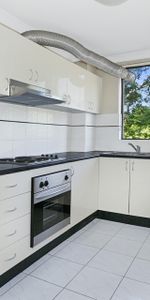 Spacious 2 Bedroom Apartment in The Heart of Bankstown. - Photo 3