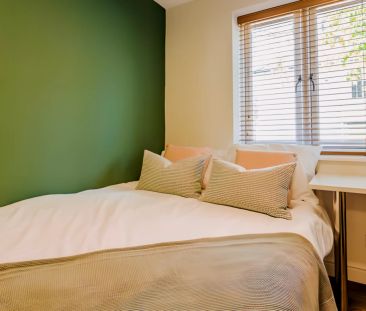 8 Bedrooms 2 bathrooms - Photo 5