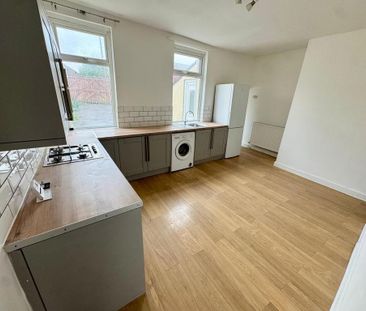 3 bedroom terraced house to rent - Photo 6