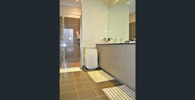 2 Crepe Myrtle Close, Melton West, Vic 3337 - Photo 1