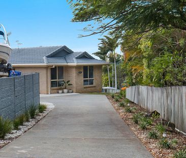 Located up private driveway - Photo 3
