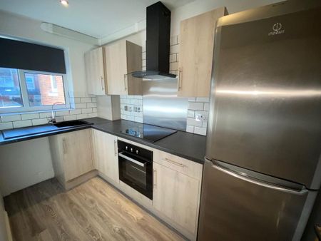 2 bedroom maisonette to rent - Photo 4