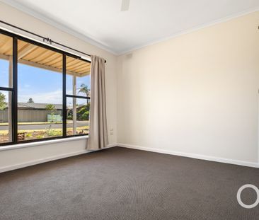 Open the door to easy living by the coast - Photo 4