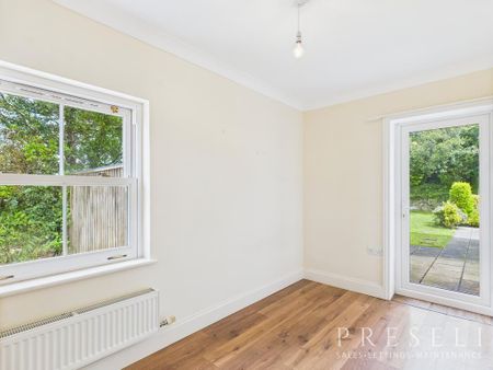 2 bedroom semi-detached house to rent - Photo 5