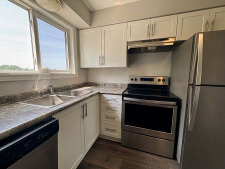 For Lease - 840 Alice Street, Woodstock, Ontario - Photo 3